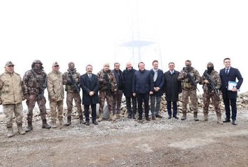 İçişleri Bakanı Soylu, Türkiye-İran sınırındaki güvenlik duvarı çalışmalarını inceledi (2)