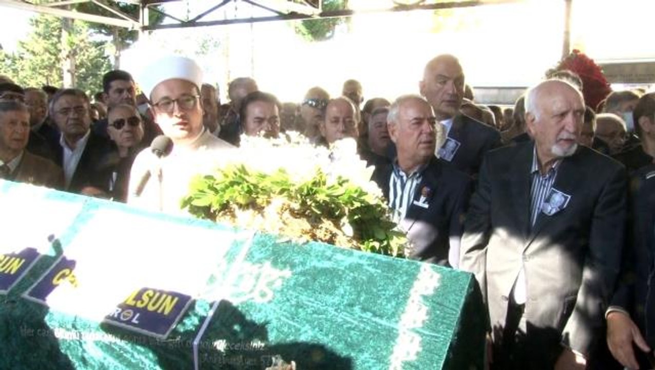 Usta gazeteci Halit Kıvanç son yolculuğuna uğurlandı