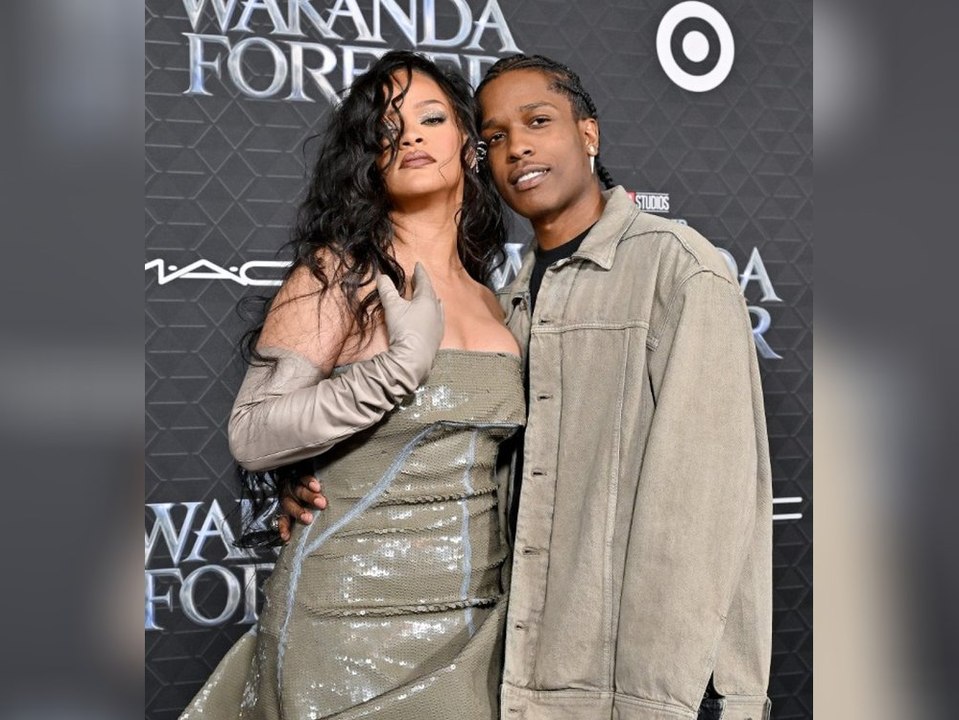 Bei 'Black Panther 2'-Premiere: Rihanna verzaubert im Paillettenkleid