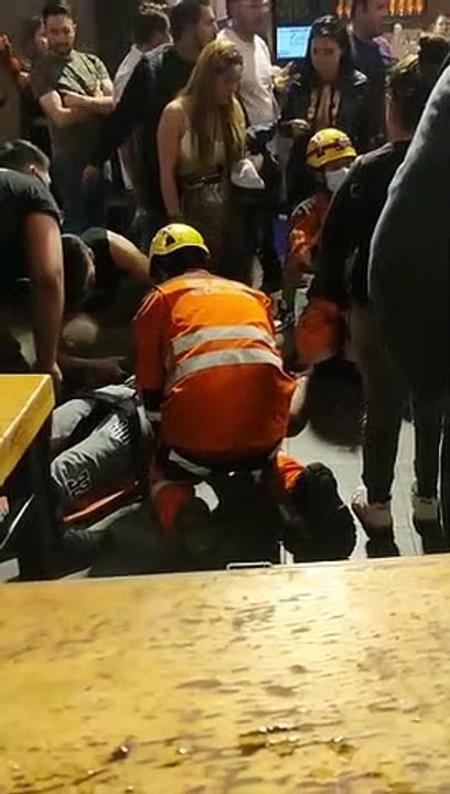 Vocalista de Los Wachiturros en terapia intensiva tras sufrir una caída en un show en Cochabamba