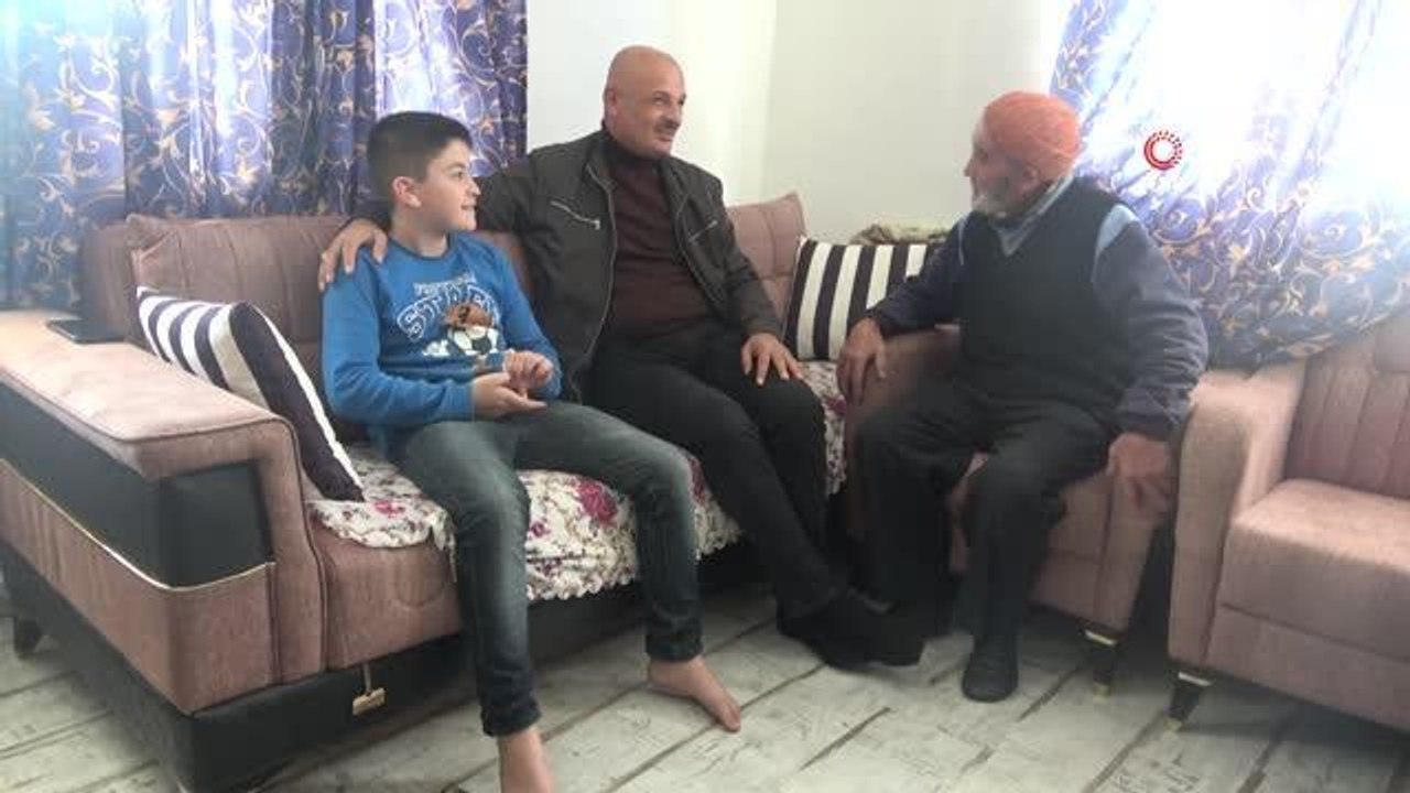 Eski evinde çocuklarıyla yaşam mücadelesi veriyordu, son hali yürek ısıttı