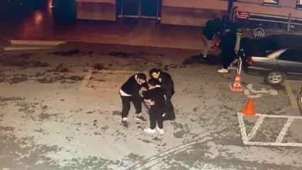 Hastanenin güvenlik görevlilerine silah çeken şüpheli ve beraberindekiler yakalandı