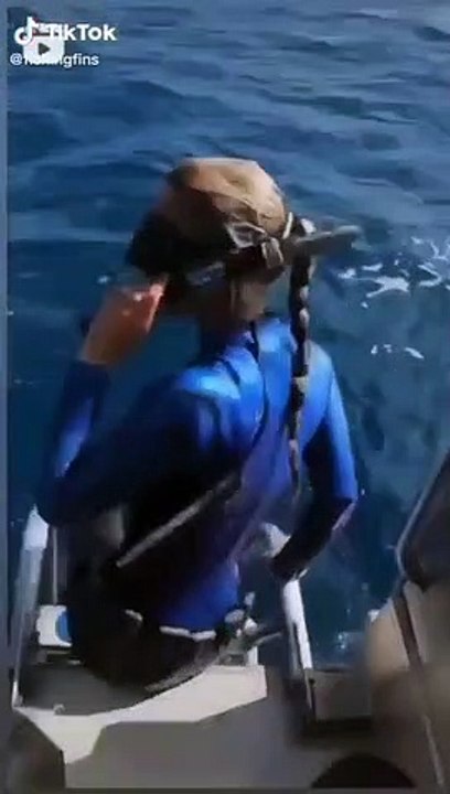 Elle voulait tester le snorkeling mais elle a vite changé d'avis