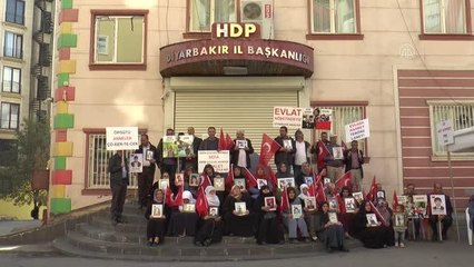 Diyarbakır annelerinin oturma eylemine iki aile daha katıldı
