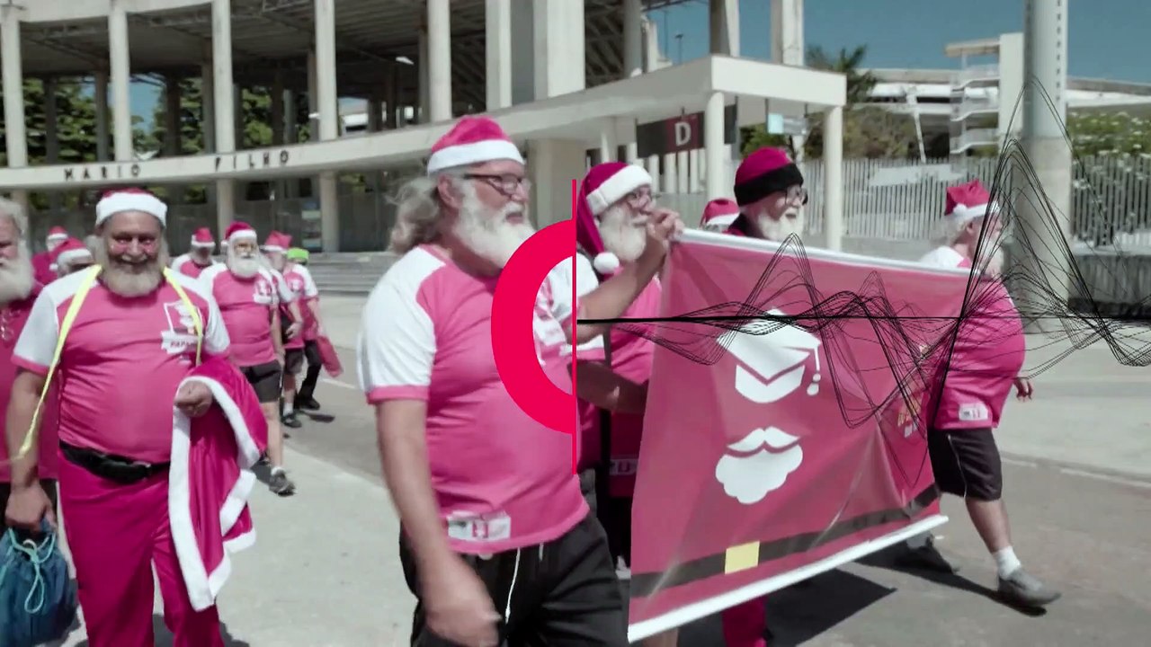 Absolventen der brasilianischen "santa claus"-schule feiern ihren abschluss