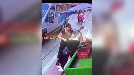 Gözü dönmüş hırsız motosikleti kadının üstüne sürdü