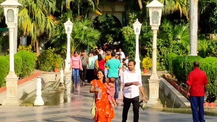 पर्यटकों की रौनक