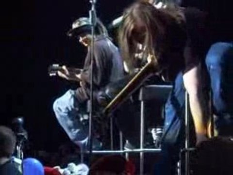 Concert marseille 14.03.08 _ Bill, Georg avec un nounours