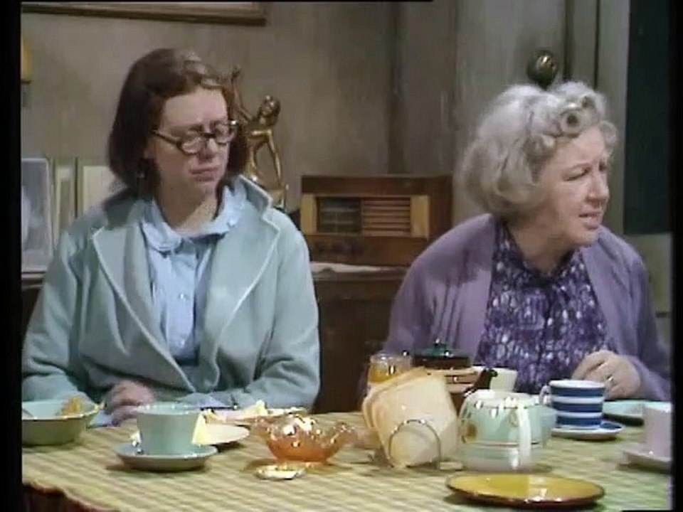 On The Buses - S03 - E12 - The Squeeze