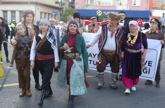 AYDIN'DA CUMHURİYET BAYRAMI DOLAYISIYLA TÜRK KADINLARINA SAYGI YÜRÜYÜŞÜ DÜZENLENDİ
