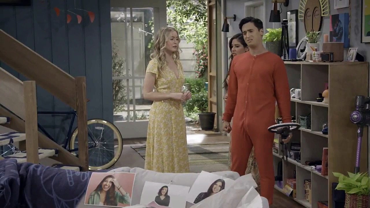 Pretty Smart - Se1 - Ep02 - Get this! Chelsea got a package! HD Watch HD Deutsch