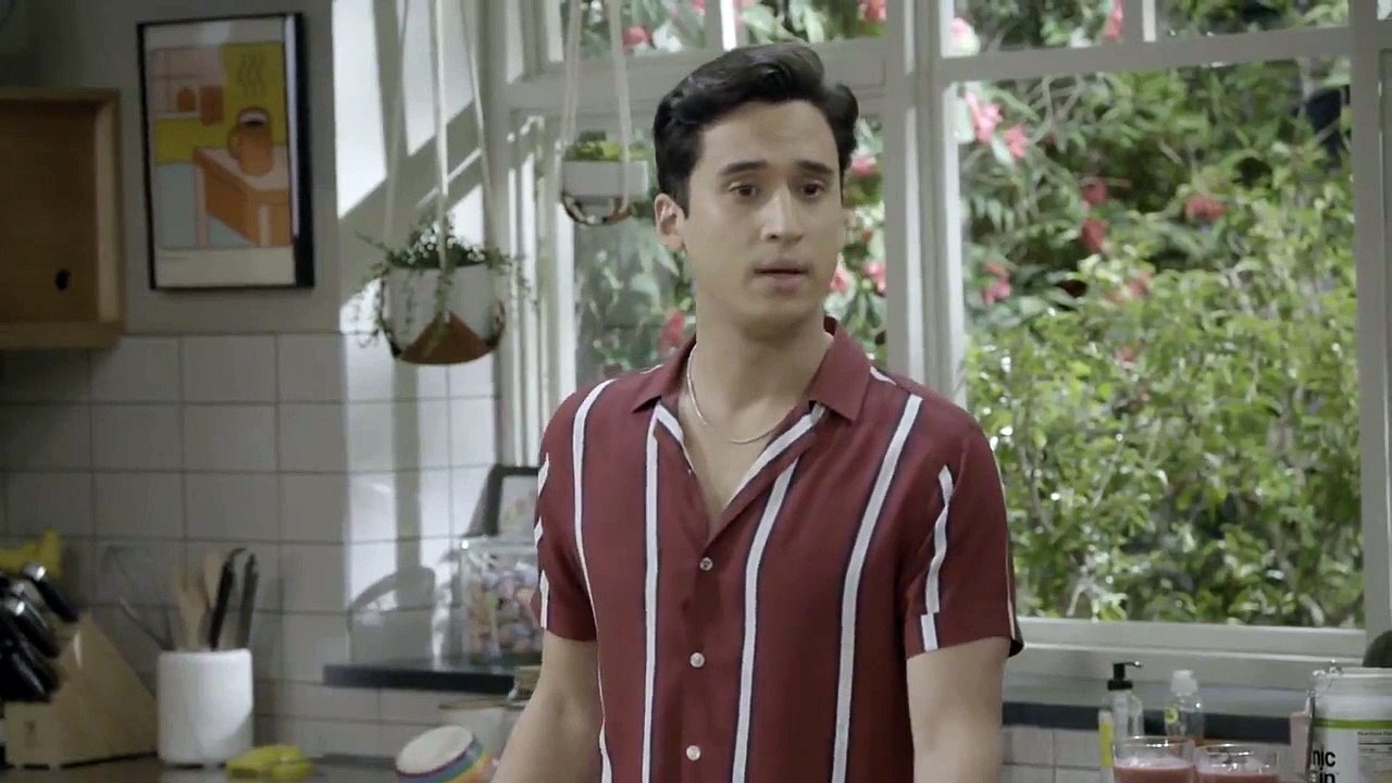 Pretty Smart - Se1 - Ep03 - Did you hear! Chelsea ran into Margot! HD Watch HD Deutsch