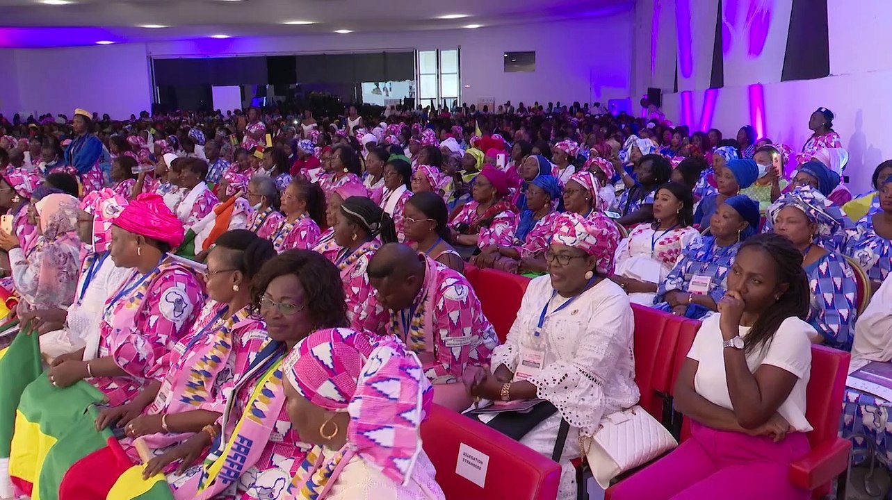 La Première dame, Dominique Ouattara participe au congrès de la fédération des Sages femmes d'Afrique francophone