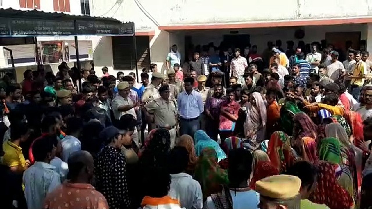 मृतक आश्रित को नौकरी दिलाने की मांग