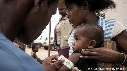 Madagascar drought: Surviving on cacti