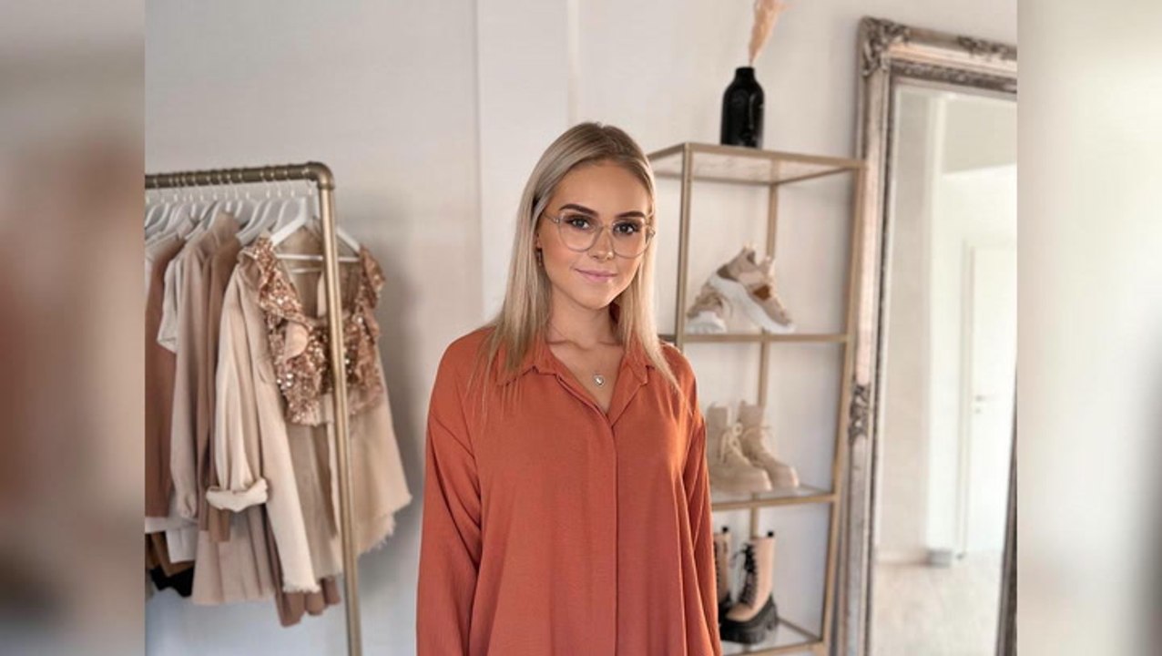 Wow! Estefania Wollny präsentiert ihre tollen Beine in sexy Stiefeln