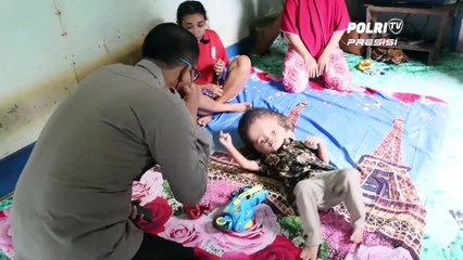 Kapolres Ketapang Kunjungi Pirman Apadil, Balita Penderita Hidrosefalus Di Desa Sungai Awan Kanan