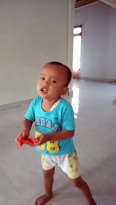 Sikecil ngajak bermain