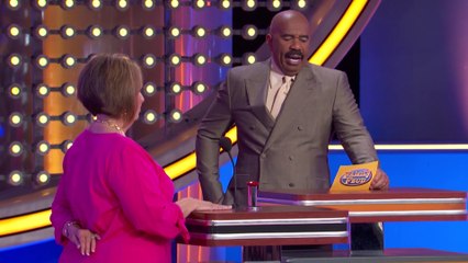 Steve Harvey breaks down in tears at the podium