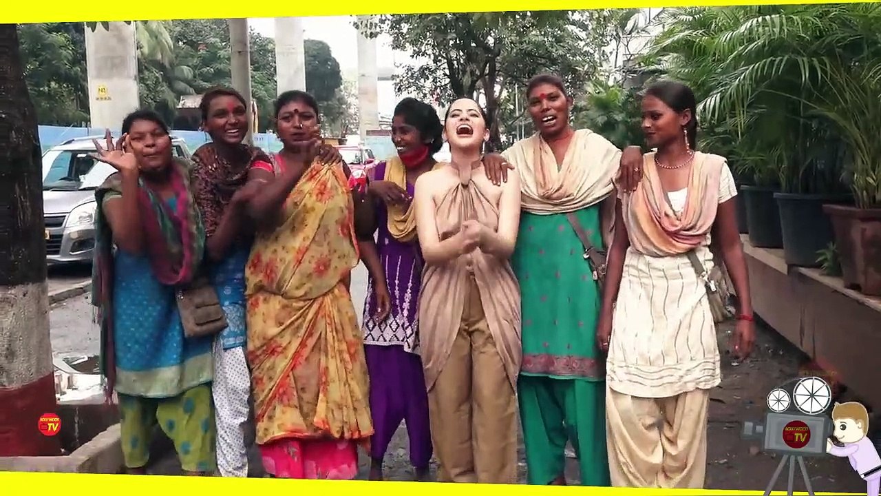 गरीब महिलाओ ने बनाया Urfi Javed  का खुलेआम मज़ाक  _ Urfi Javed New look