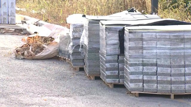 체육관 완공 앞두고 공사 중단 ...비용 상승에 자금난 '이중고' / YTN