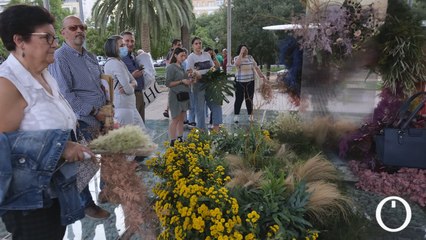 Un final feliz (y sostenible) para Flora: la guerrilla que reconstruye y regala flores
