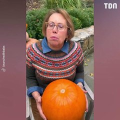 Sculpter une citrouille pour Halloween ? Cette grand-mère vous apprend  tout !