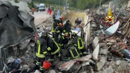 Download Video: Esplosione a Lucca, crolla una palazzina: due morti