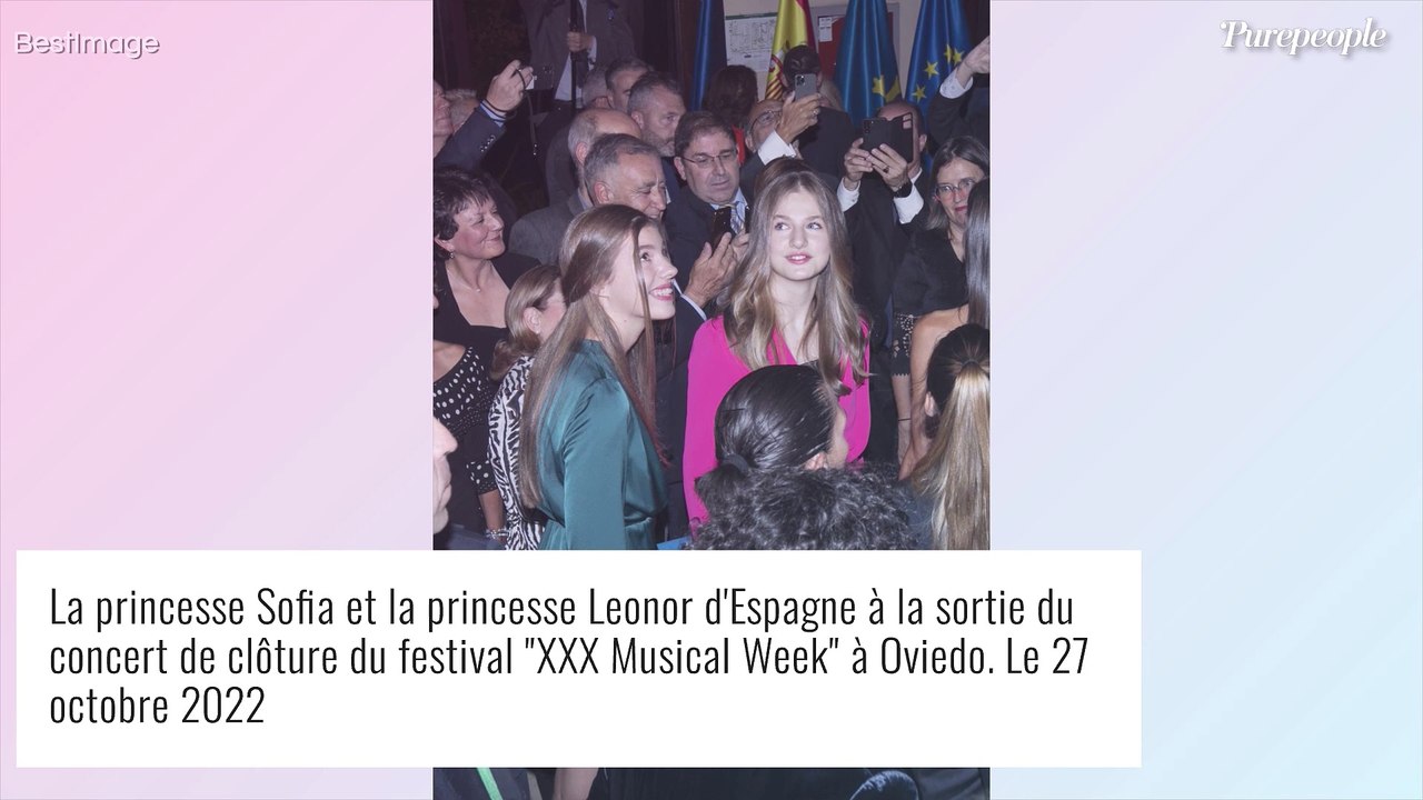 Leonor d'Espagne ose un tailleur rose fluo pour un concert en famille... sa mère  divine dans une robe en velours