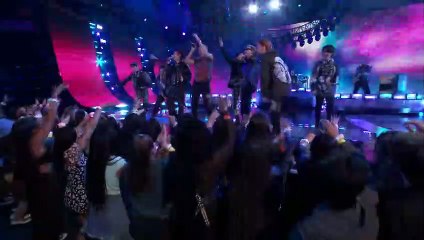Coldplay et BTS chantent "My Universe" en live
