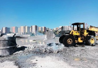 FABRİKADA PATLAMAYLA BİRLİKTE YANGIN ÇIKTI; OPERATÖR YARALI