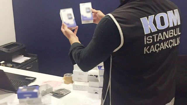 İstanbul'da piyasa değeri yaklaşık 210 bin lira olan 345 adet tuşlu kaçak cep telefonu ele geçirildi