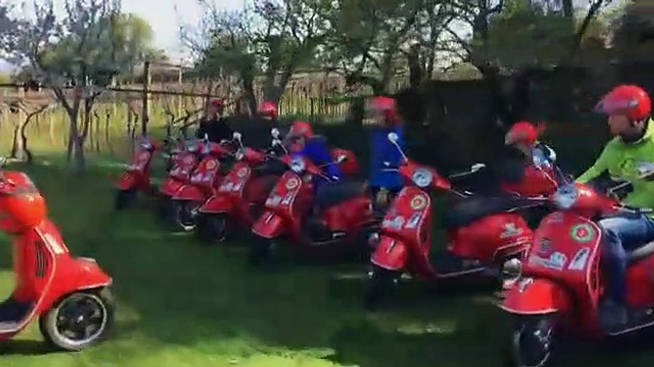 Vespa world Vespa red club