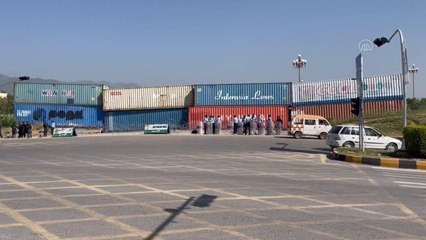 Pakistan'ın başkenti İslamabad'da İmran Han'ın yürüyüşü sebebiyle güvenlik artırıldı