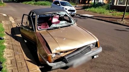 Automóvel é depredado com tijolos no Bairro Alto Alegre