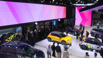 UE aprova acordo para banir veículos com motor a combustão até 2035