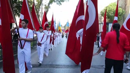 1919 metrelik Türk bayrağıyla Cumhuriyet Yürüyüşü