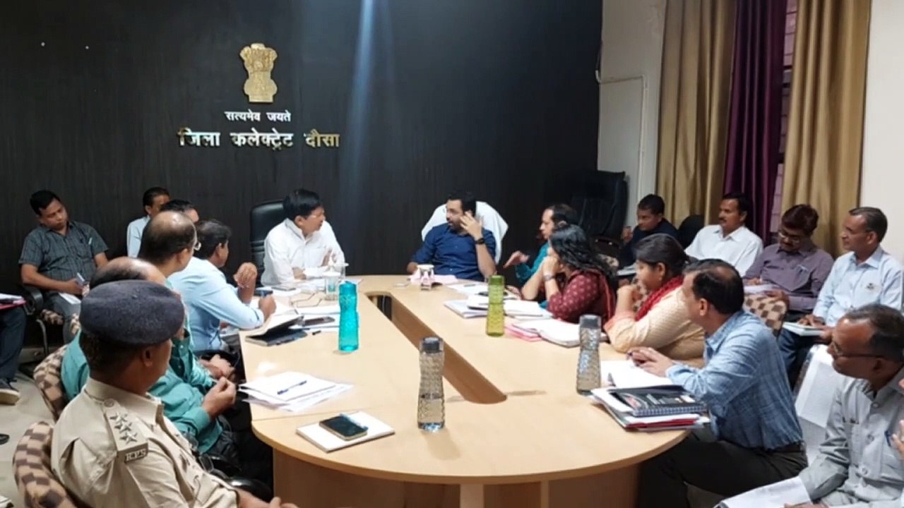 बजट घोषणाओं की क्रियान्विति में ढिलाई पर मंत्री व कलक्टर की झलकी नाराजगी