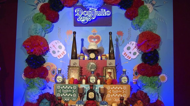 Genoveva Casanova y Mónica Cruz celebran el Día de Muertos