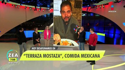 Atalo Mata Othón desayuna mole negro en "Terraza Mostaza"
