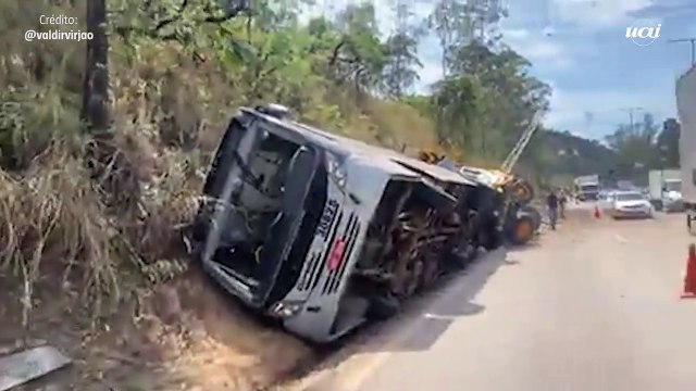 Acidente entre caminhão e ônibus fecha Anel Rodoviário de BH