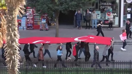 1919 metre dev Türk bayrağıyla Cumhuriyet Yürüyüşü