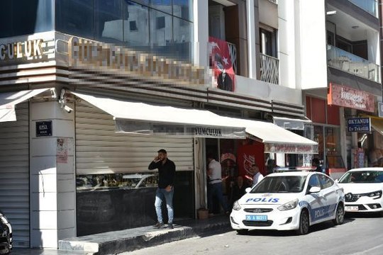 KUYUMCU DÜKKANINDA KAVGA; 1 YARALI