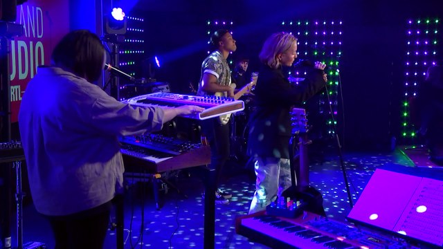 Jeanne Added interprète Hey boy '' dans le Grand Studio RTL