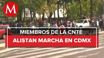 Maestros de la CNTE se manifiestan en las afueras del Senado
