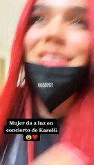 Karol G visita a una seguidora que da a luz en su concierto