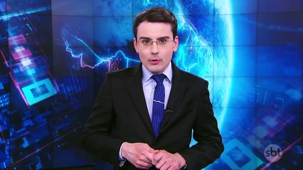 Mergulhadora escapa por pouco de mordida de tubarão