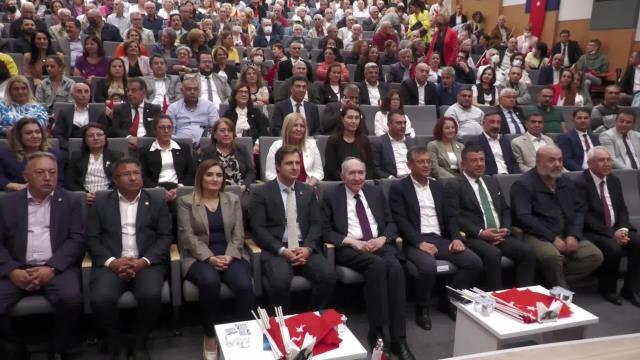 İzmir'de 100. Yıla Doğru Cumhuriyet ve Laiklik Söyleşisi Yapıldı. Özgür Özel: 100 Yıl Öncesi ile Benzer Durumdayız