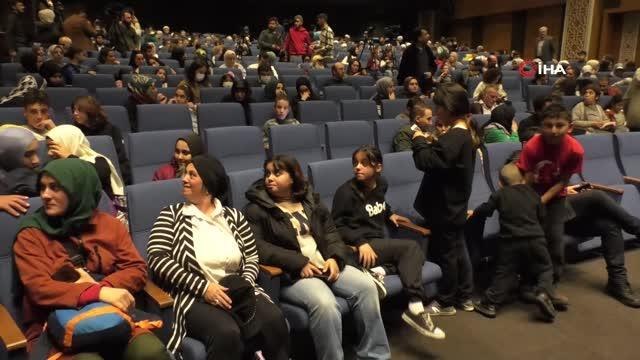 Esenler'de Mevlid-i Şerif'in yazılış hikayesini ele alan 'Merhaba-Kurtuluş Vesilesi' oyununun galası yapıldı