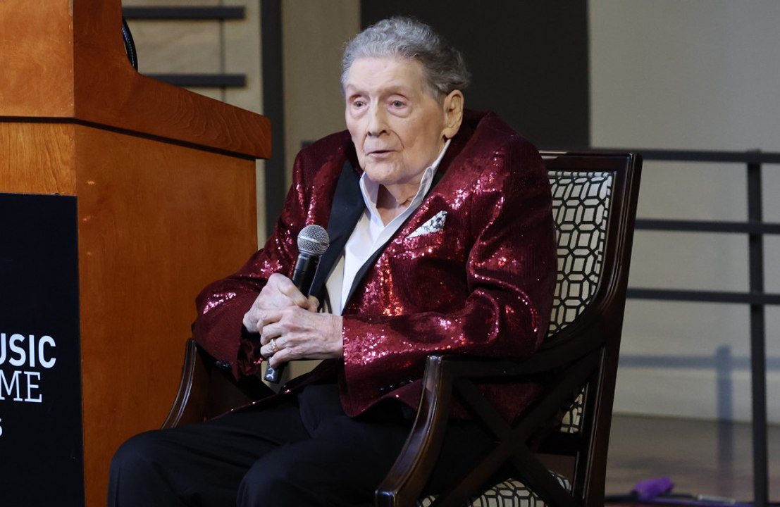 Great Balls of Fire singer Jerry Lee Lewis dies...